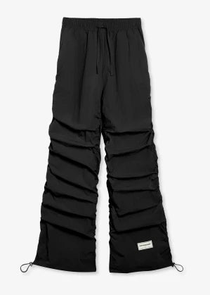 Oversized Rushed Pants black jogger from The givingmovement