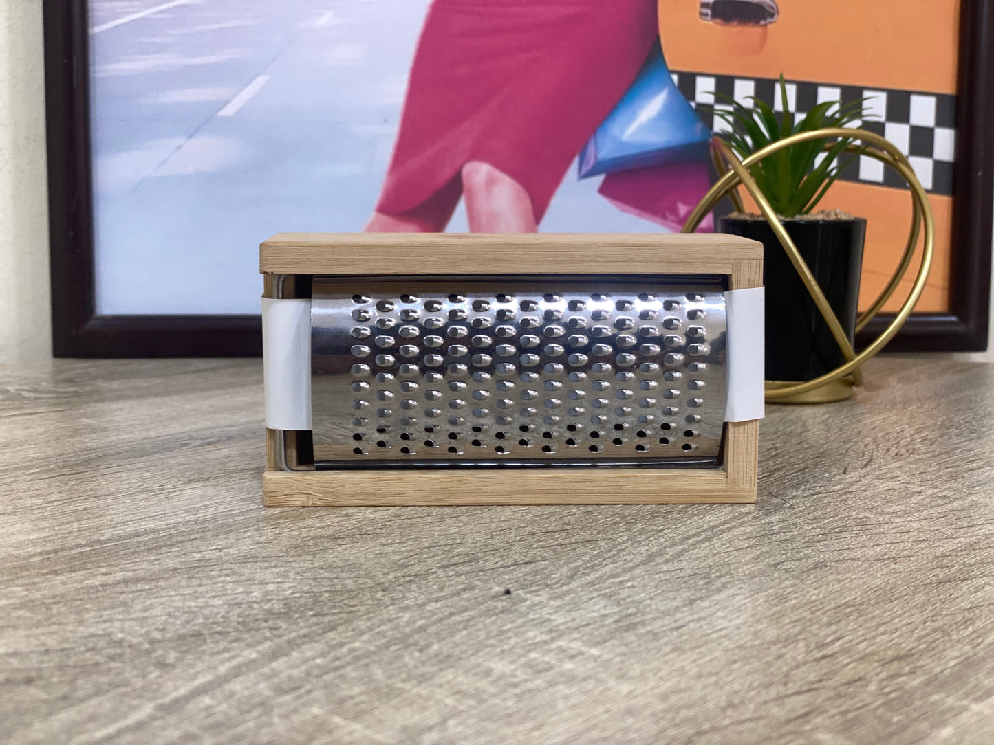 Rivejern grater with storage box