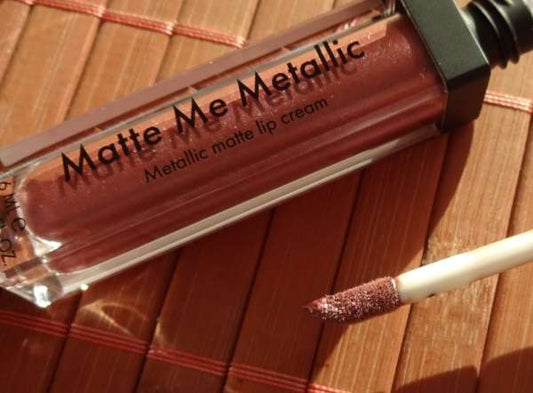 Sleek Matte Me Metallic liquid Sleek lipstick and Distorted Dreams Highlighter